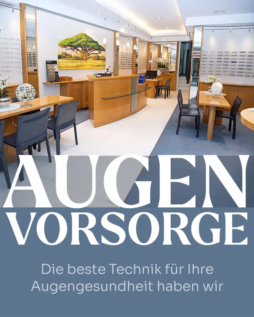 Foto vom Laden innen - mit Holztheke, Tischen und einem schönen Wandbild mit Baummotiv