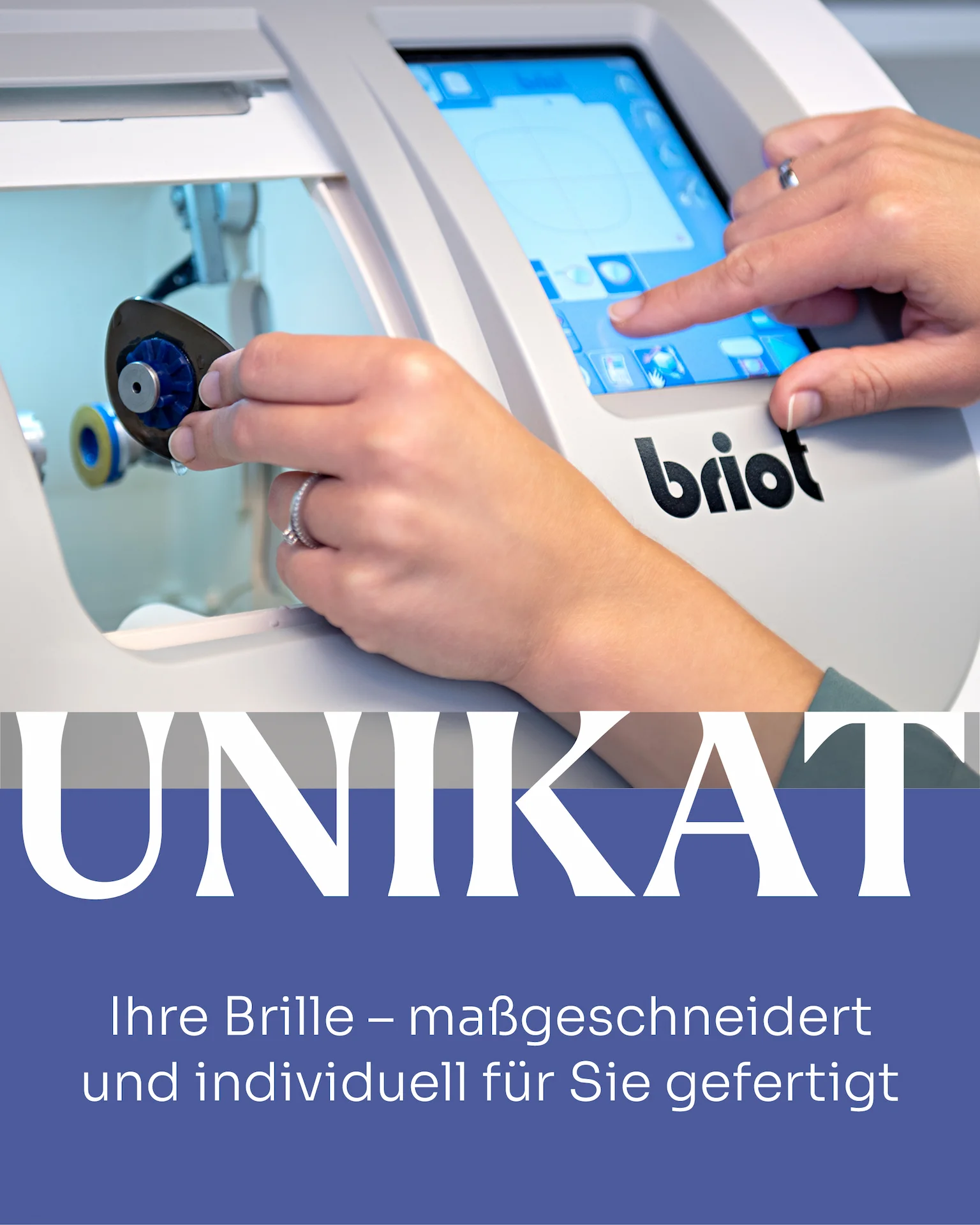 Handwerkliche Arbeit beim Reparieren oder Anpassen einer Brille mit einem feinen Schraubenzieher sowie den Schriftzügen „HANDWERKS KUNST“ und „handmade“
